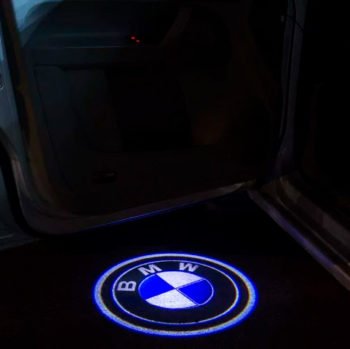 Плафоны подсветки в двери с проекцией логотипа